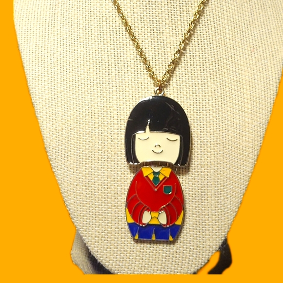 Beautiful Asian Girl Enamel NecklaceBeautiful Asian Girl Enamel Necklace - Picture 6 of 7